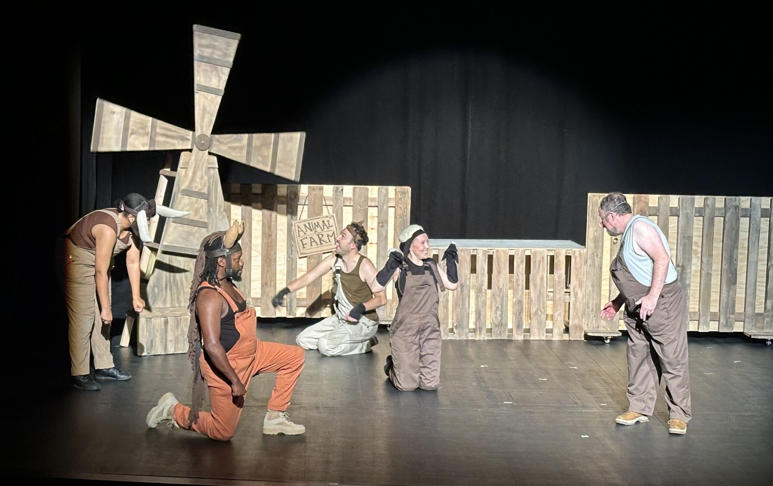 Gledališko dopoldne v znamenju Orwellove Živalske farme
